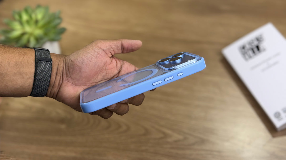 Transparent Case with Coloured Border with MagSafe for iPhone : Glacier