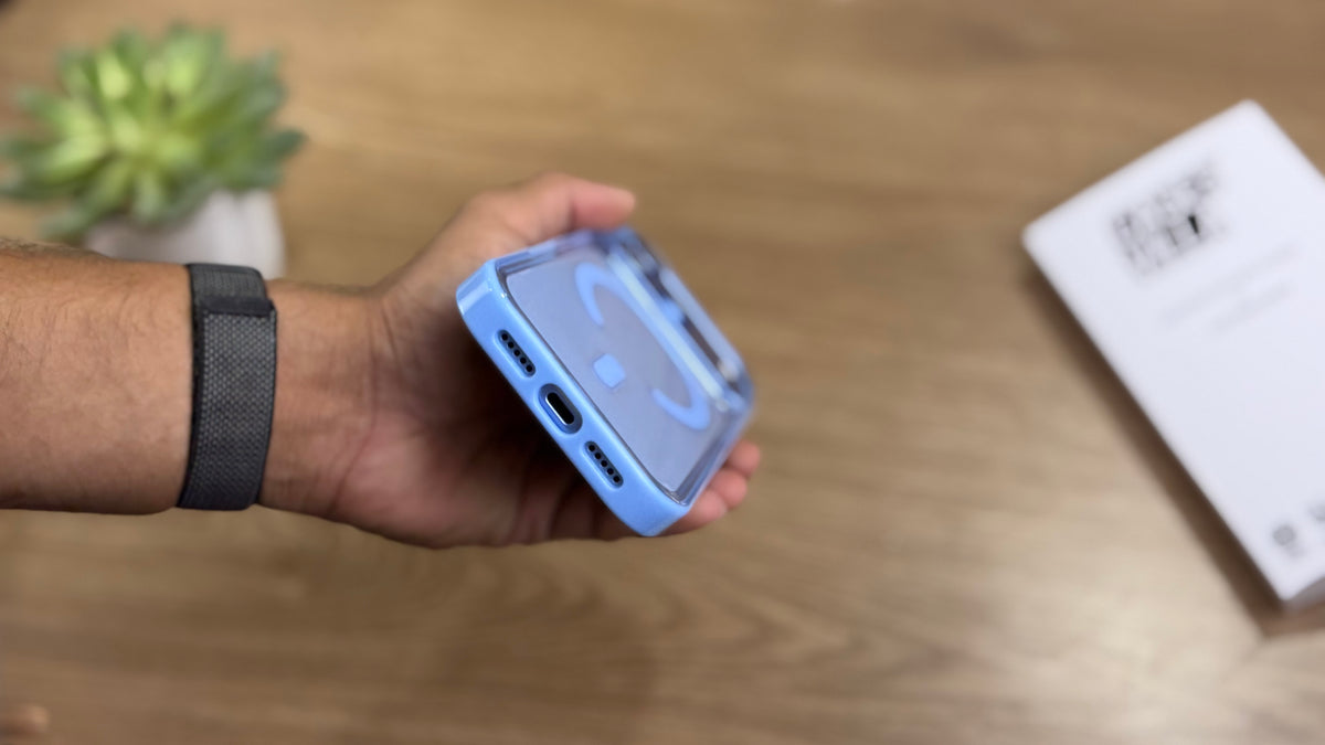 Transparent Case with Coloured Border with MagSafe for iPhone : Glacier