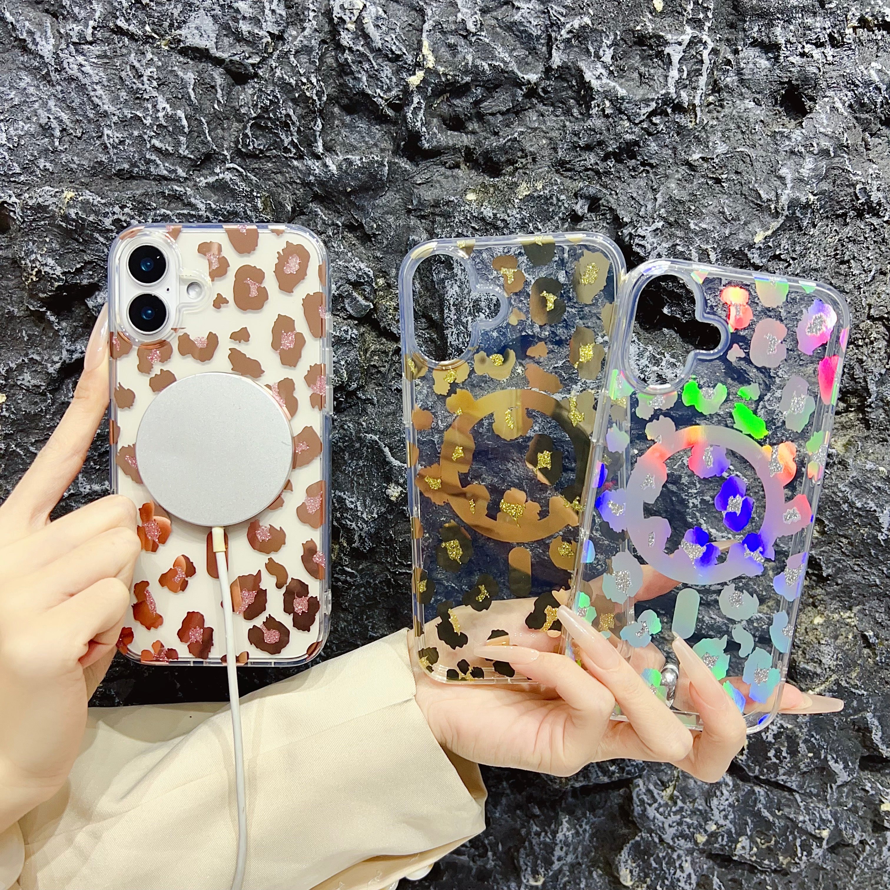 iPhone 17 Series : Chrome Leopard Print Case