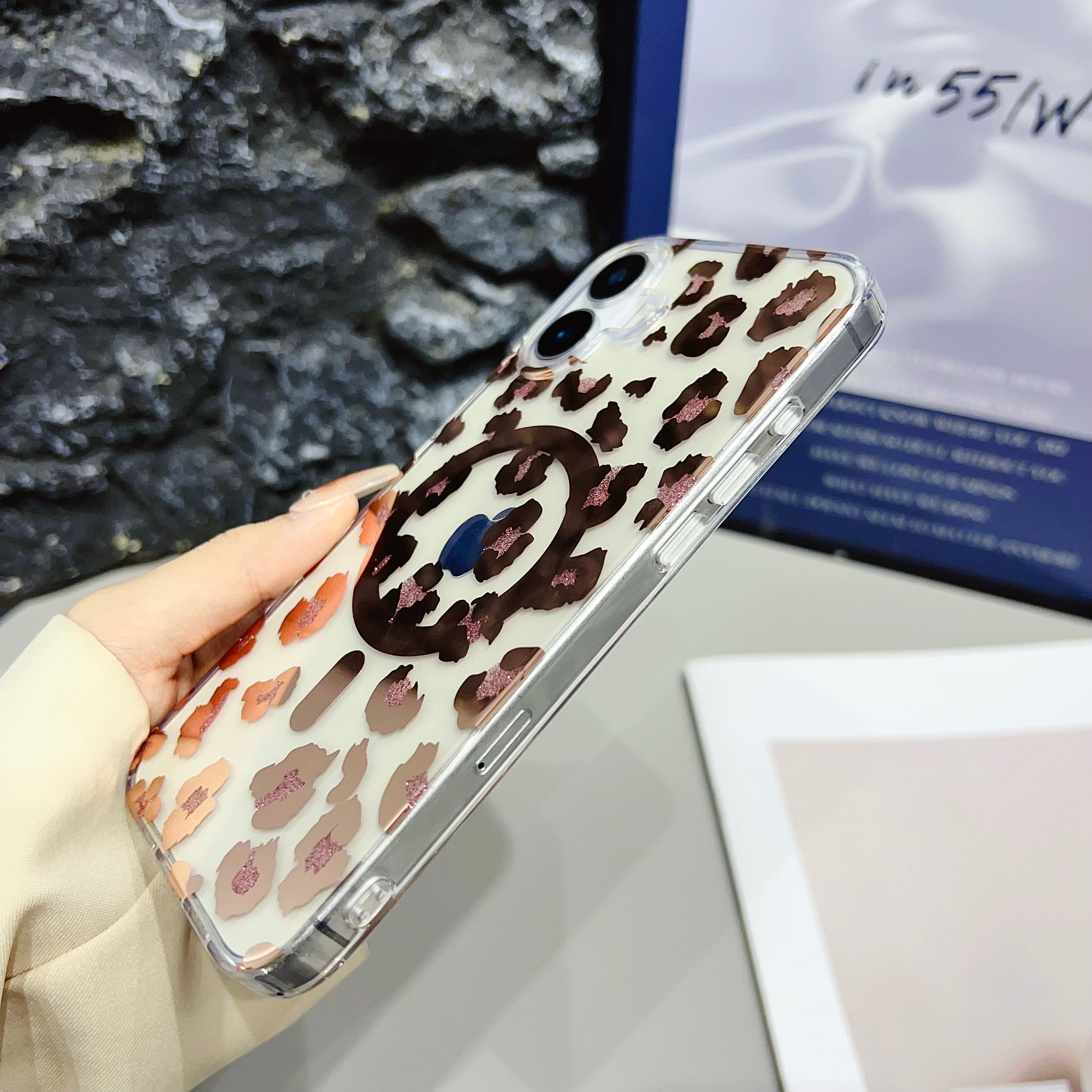 iPhone 17 Series : Chrome Leopard Print Case