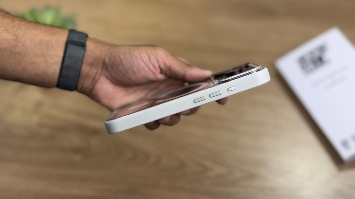 Transparent Case with Coloured Border with MagSafe for iPhone : White