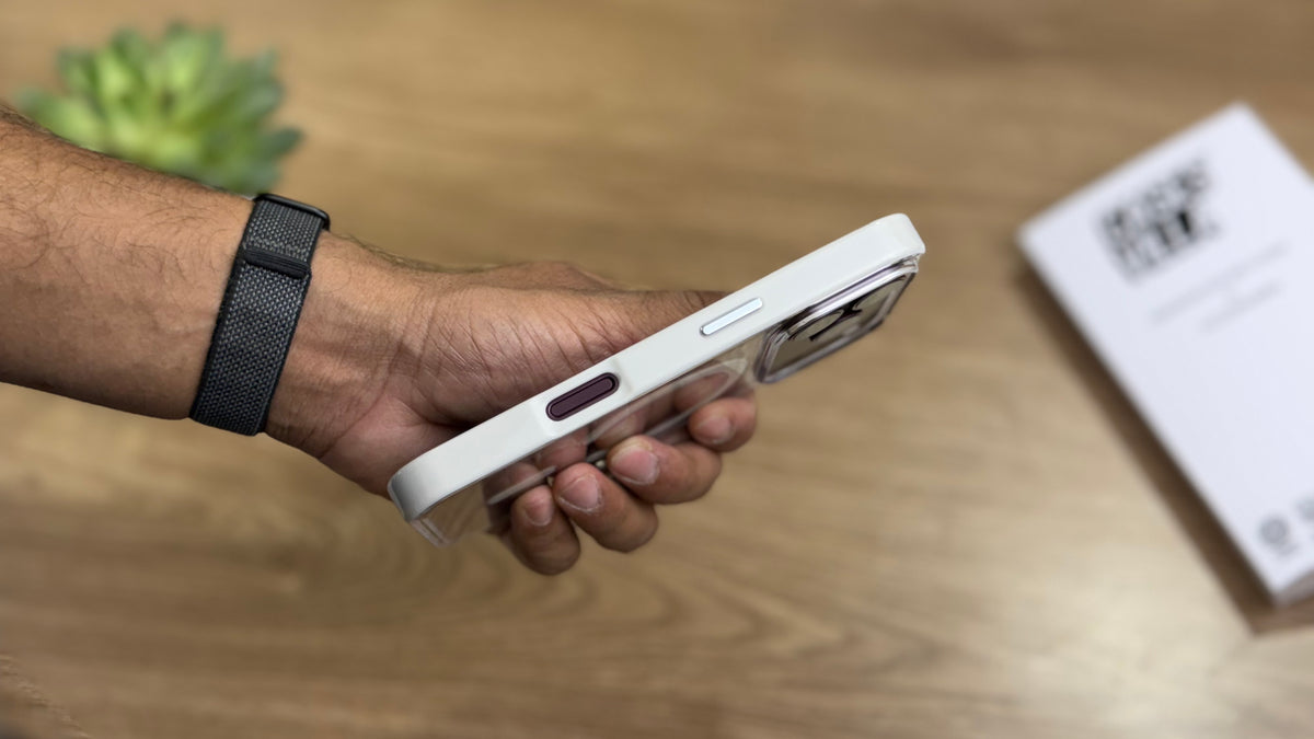 Transparent Case with Coloured Border with MagSafe for iPhone : White